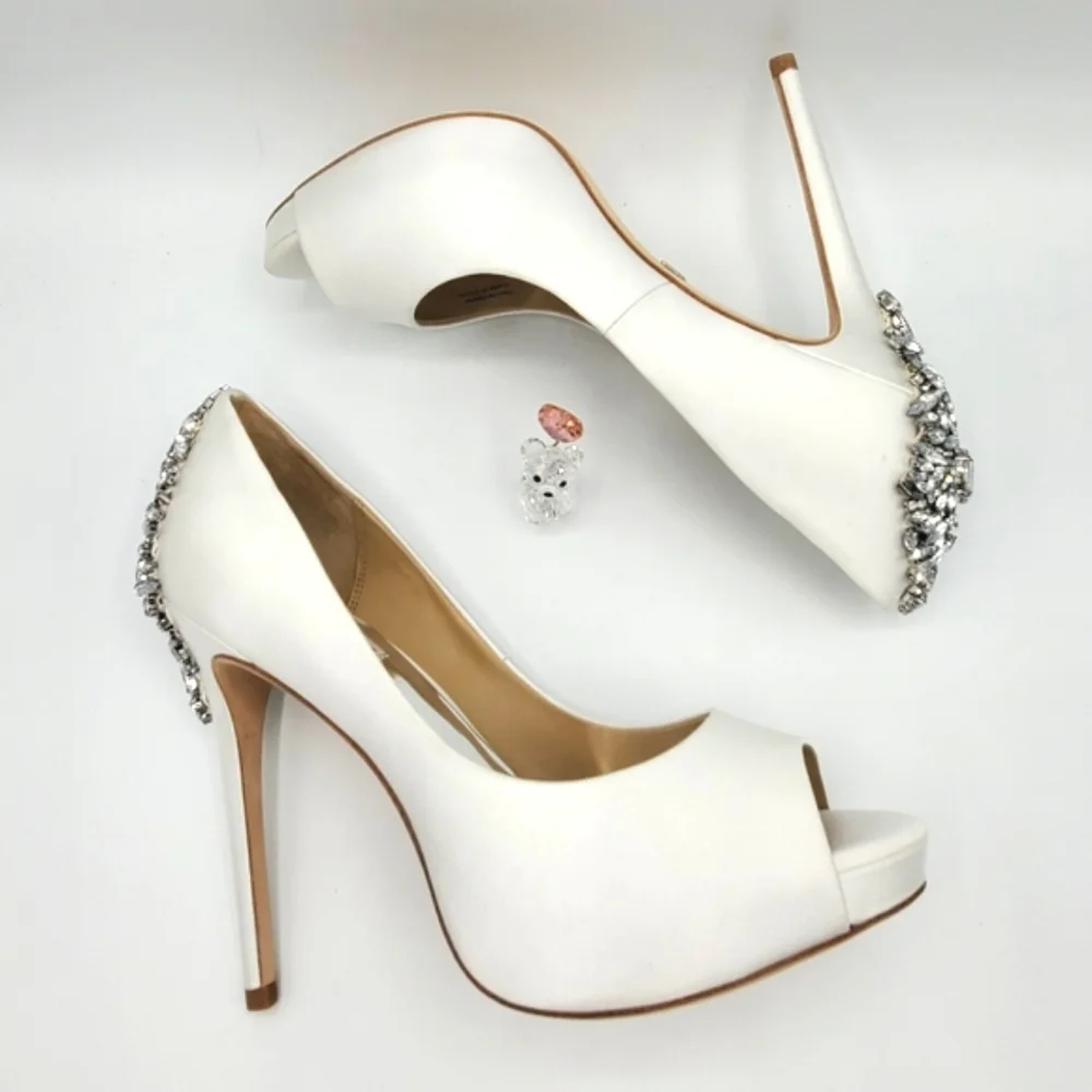 Badgley Mischka Kiara, White, NIB - Picture 13 of 13